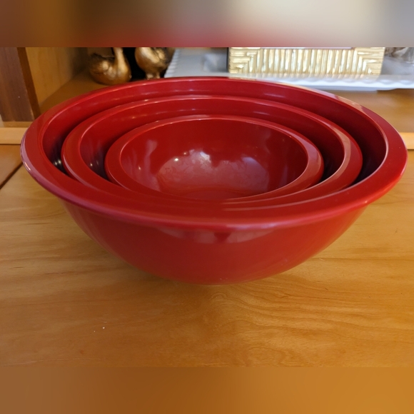 Pottery Barn Kids Nesting Mixing Bowls RED Melamine Pretend Play Kitchen AGES 3+ - Picture 1 of 3